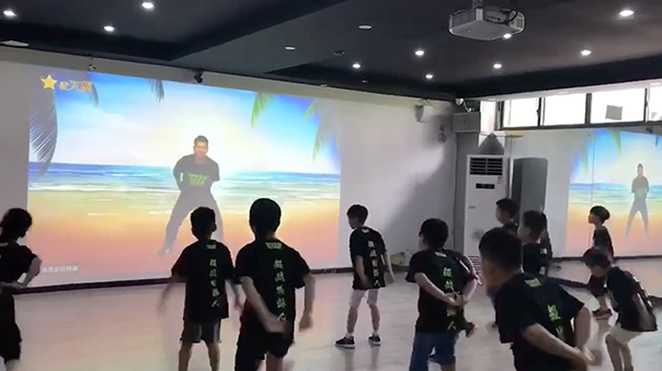 小魚易連雙師課堂：這很可能是10年后課堂的真實模樣！