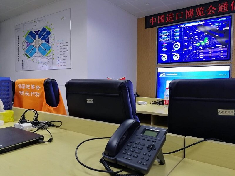 （進博會應急通信保障指揮中心的億聯話機）
