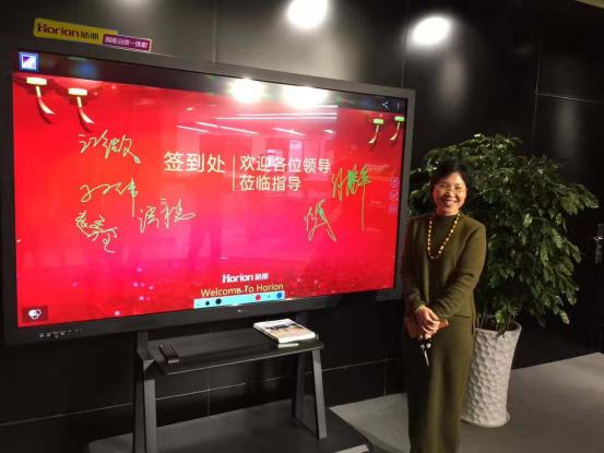 參觀嘉賓用會議平板簽到